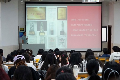 藝術(shù)設(shè)計學(xué)院藝術(shù)設(shè)計專業(yè)舉辦&ldquo;設(shè)計大師進課堂系列活動&rdquo;學(xué)術(shù)講座